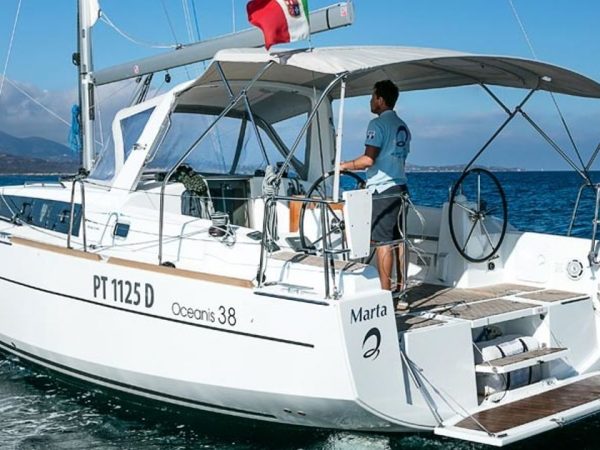 Beneteau Oceanis 38